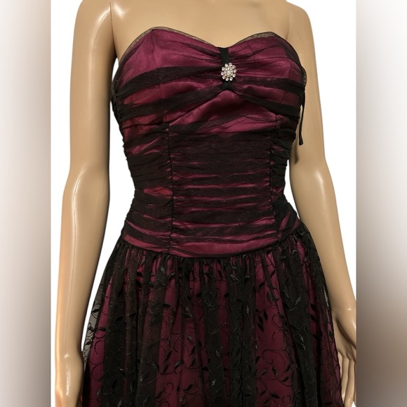 Elegant Black and Purple Women's Dress - Picture 3 of 6